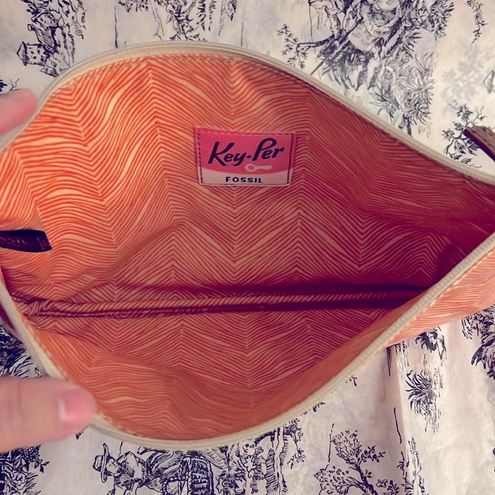 Fossil Key Per Large Pouch Bag - Picture 3 of 6